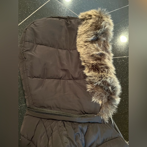 Greenlander Puffer Vest Faux Fur Hood removable Black Womens SZ. Large - Picture 7 of 16